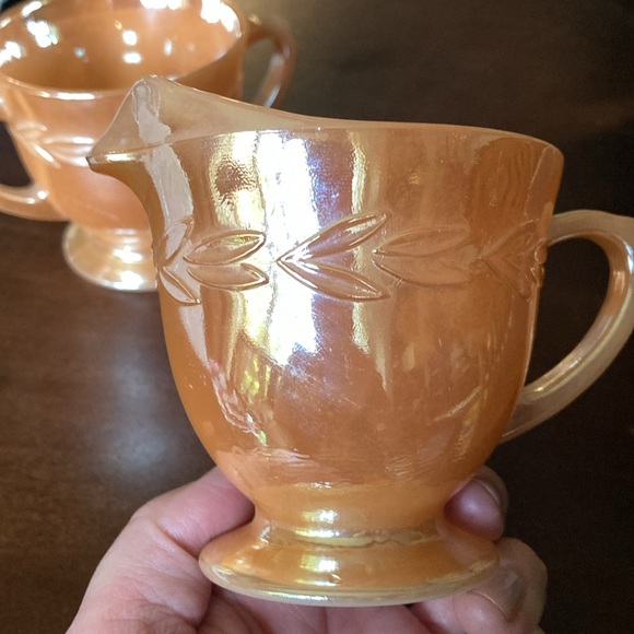Vintage Fire King Peach Lustre Laurel Pattern sugar bowl & creamer Set - Picture 5 of 10